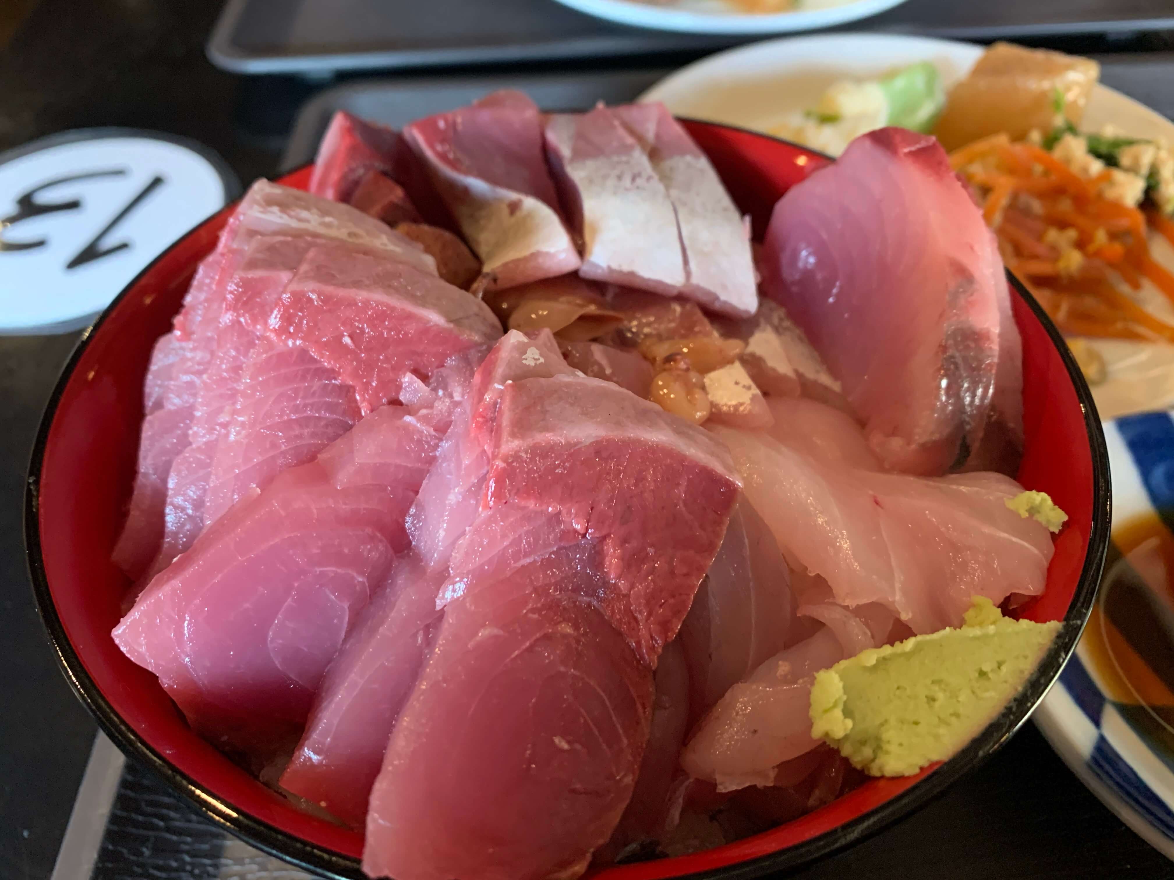 お刺身盛り放題の海鮮丼が1000円 驚異のコスパ Trattoriamassa 石川瞬間の４００軒大須グルメ食べ歩き